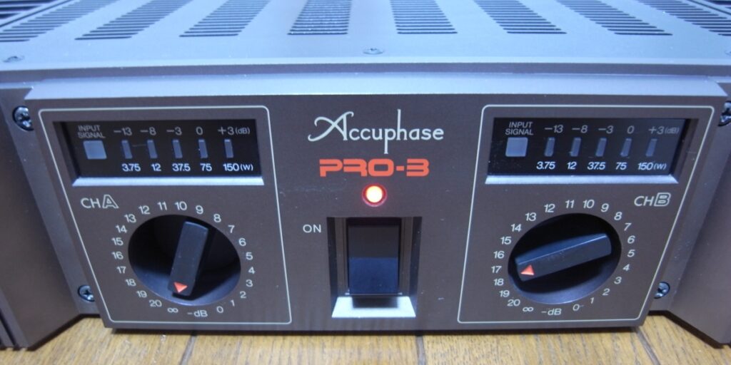 Accuphase PRO-3の高級オーディオアンプの実物写真。出張買取対象の音響機器や趣味性の高いコレクション品として紹介。