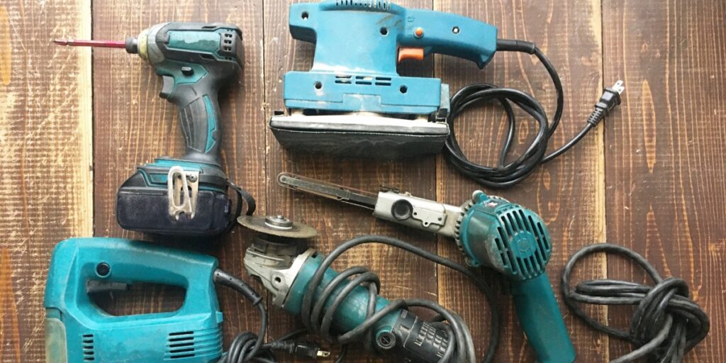 秋田県で対応している電動工具の出張買取サービス。ドリル、ジグソー、グラインダーなど様々な工具を対象に、査定から買取まで丁寧に対応しています。